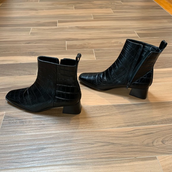 I am not wearing heels anymore. - Picture 3 of 8